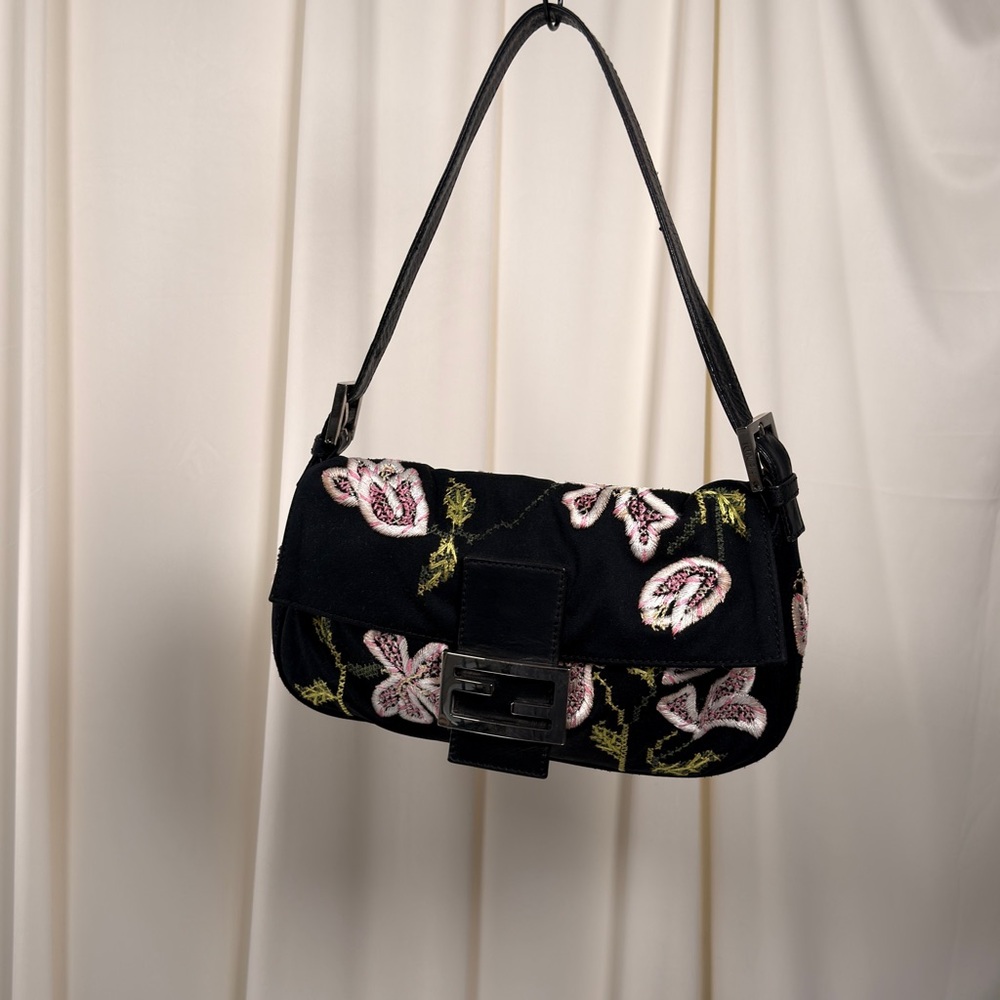 RARE EMBROIDERED FENDI BAGUETTE - Picture 6 of 8